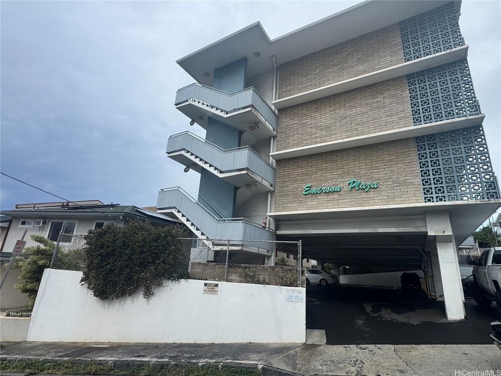 1516 Emerson Street 104, Honolulu, HI 96813
