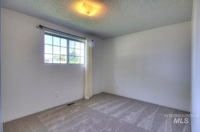 2916 Iowa Avenue, Caldwell, ID 83605