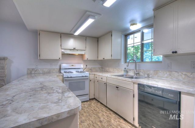 2916 Iowa Avenue, Caldwell, ID 83605