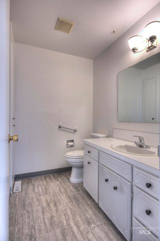 2916 Iowa Avenue, Caldwell, ID 83605