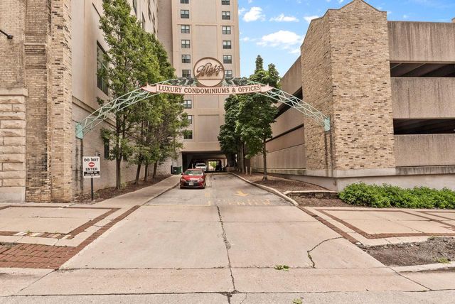 270 E Highland AVENUE #1021, Milwaukee, WI 53202