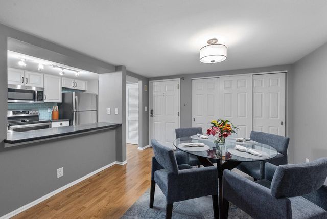 270 E Highland AVENUE #1021, Milwaukee, WI 53202