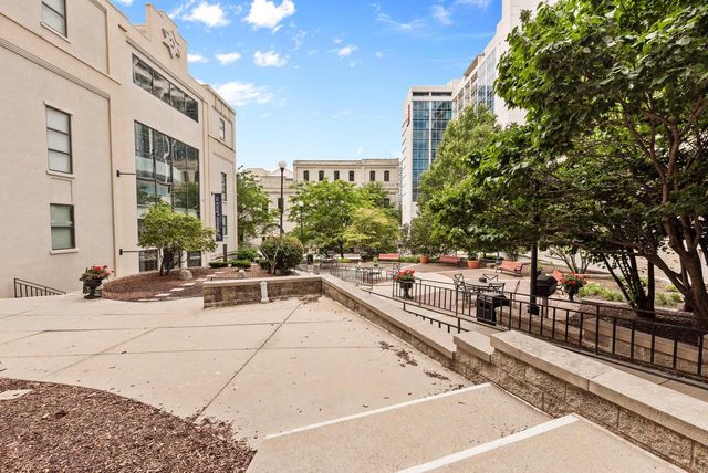 270 E Highland AVENUE #1021, Milwaukee, WI 53202