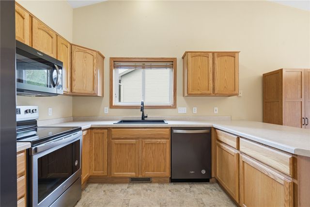 604 Redbird Run, Tiffin, IA 52340