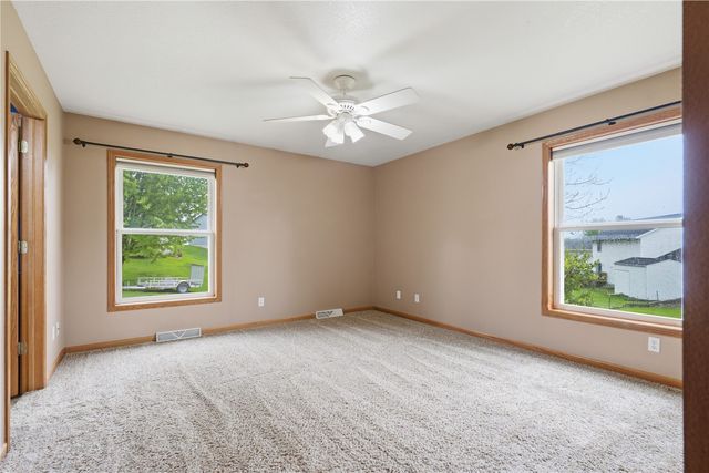 604 Redbird Run, Tiffin, IA 52340
