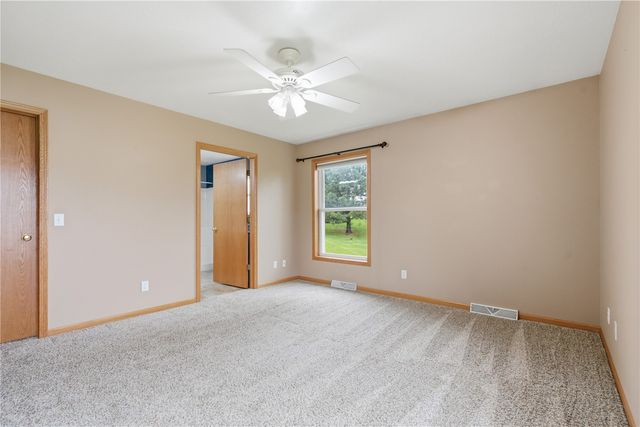 604 Redbird Run, Tiffin, IA 52340