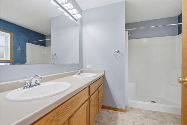 604 Redbird Run, Tiffin, IA 52340