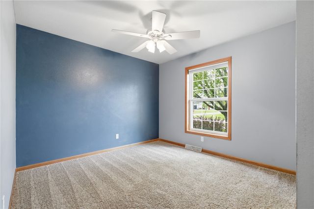 604 Redbird Run, Tiffin, IA 52340