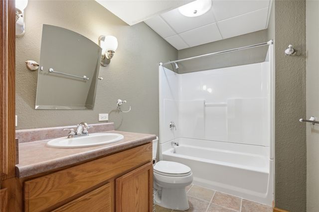 604 Redbird Run, Tiffin, IA 52340