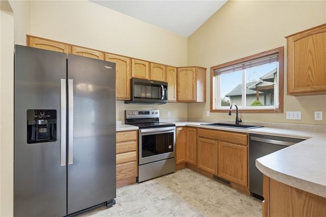 604 Redbird Run, Tiffin, IA 52340