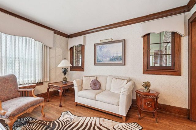 7500 Hillcrest DRIVE, Wauwatosa, WI 53213