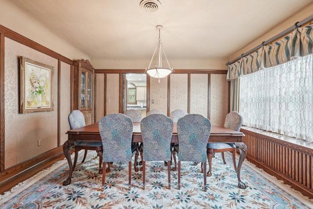 7500 Hillcrest DRIVE, Wauwatosa, WI 53213