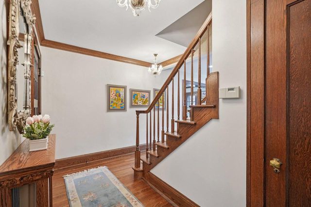 7500 Hillcrest DRIVE, Wauwatosa, WI 53213