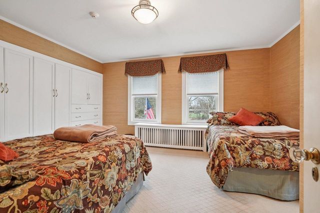 7500 Hillcrest DRIVE, Wauwatosa, WI 53213