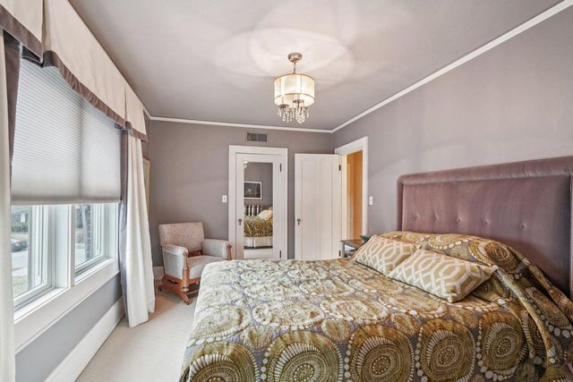 7500 Hillcrest DRIVE, Wauwatosa, WI 53213