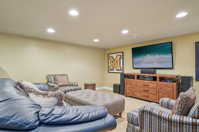 7500 Hillcrest DRIVE, Wauwatosa, WI 53213