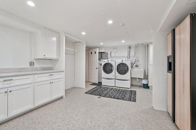 7500 Hillcrest DRIVE, Wauwatosa, WI 53213