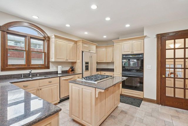 7500 Hillcrest DRIVE, Wauwatosa, WI 53213