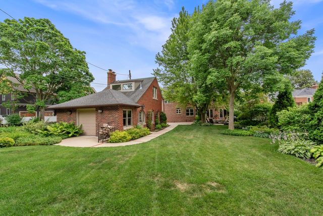 7500 Hillcrest DRIVE, Wauwatosa, WI 53213