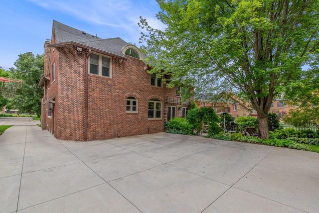 7500 Hillcrest DRIVE, Wauwatosa, WI 53213