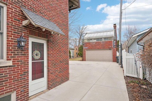 7500 Hillcrest DRIVE, Wauwatosa, WI 53213