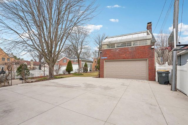 7500 Hillcrest DRIVE, Wauwatosa, WI 53213