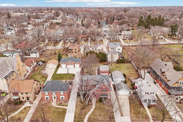 7500 Hillcrest DRIVE, Wauwatosa, WI 53213