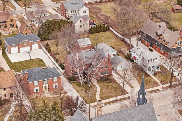 7500 Hillcrest DRIVE, Wauwatosa, WI 53213