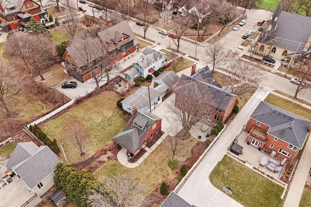 7500 Hillcrest DRIVE, Wauwatosa, WI 53213