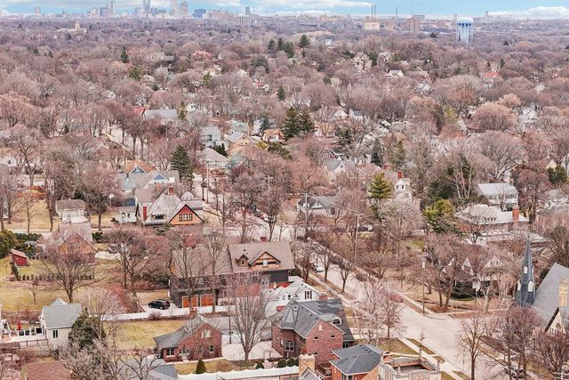 7500 Hillcrest DRIVE, Wauwatosa, WI 53213