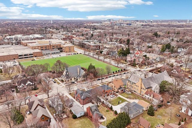 7500 Hillcrest DRIVE, Wauwatosa, WI 53213