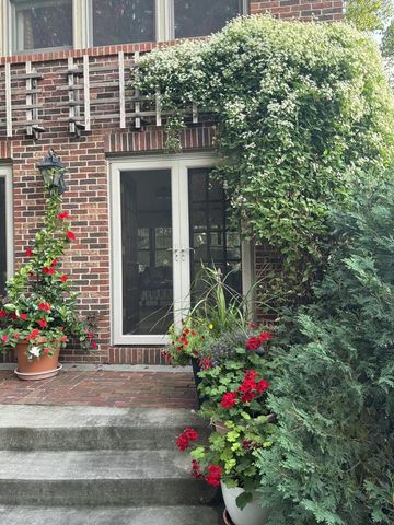 7500 Hillcrest DRIVE, Wauwatosa, WI 53213