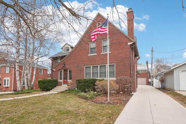 7500 Hillcrest DRIVE, Wauwatosa, WI 53213