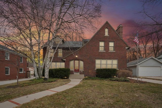7500 Hillcrest DRIVE, Wauwatosa, WI 53213