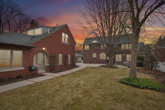 7500 Hillcrest DRIVE, Wauwatosa, WI 53213