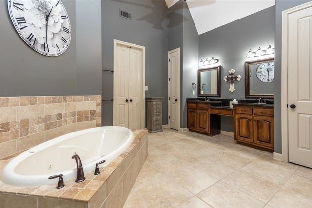 10181 IVY OAK LN, Lakeland, TN 38002