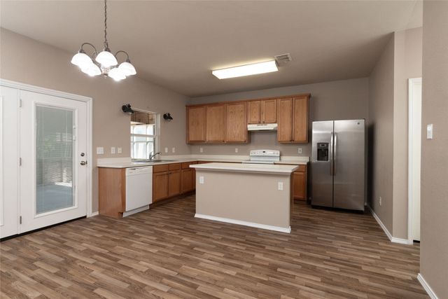 7515 Cresswell Drive, Arlington, TX 76001