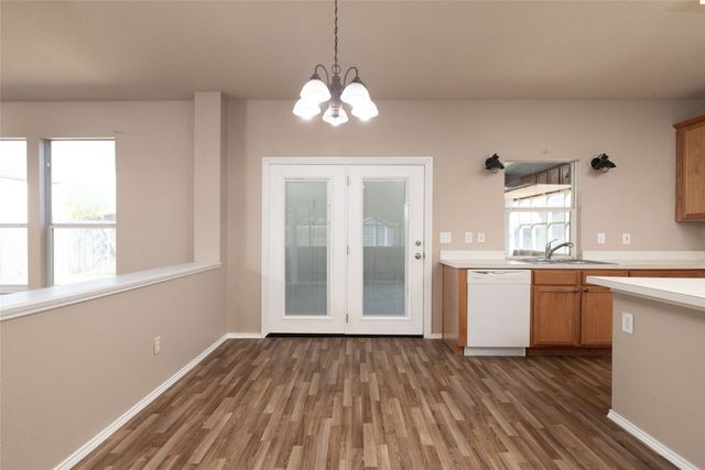 7515 Cresswell Drive, Arlington, TX 76001