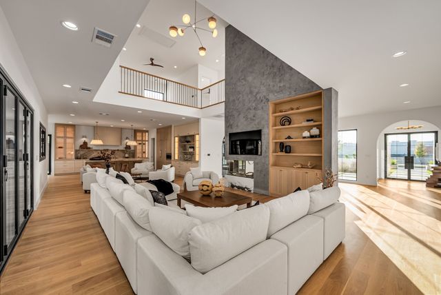 10050 Gooding Drive, Dallas, TX 75229