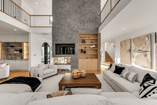 10050 Gooding Drive, Dallas, TX 75229