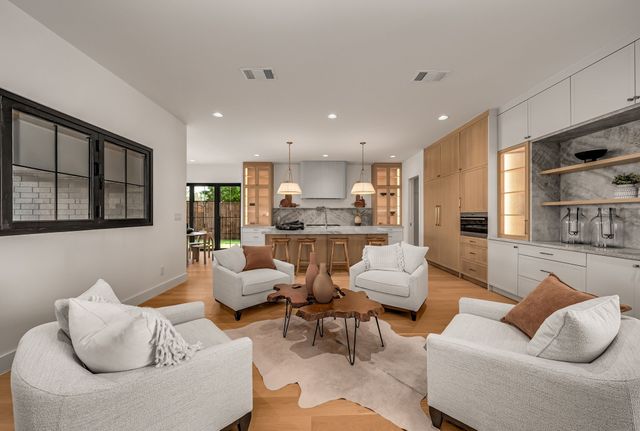 10050 Gooding Drive, Dallas, TX 75229
