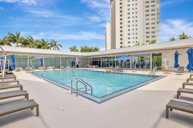 14951 Royal Oaks Ln 1409, North Miami, FL 33181