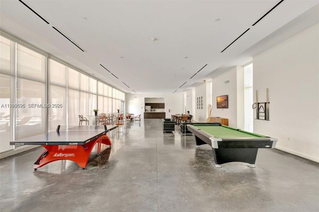 14951 Royal Oaks Ln 1409, North Miami, FL 33181