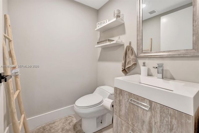 14951 Royal Oaks Ln 1409, North Miami, FL 33181