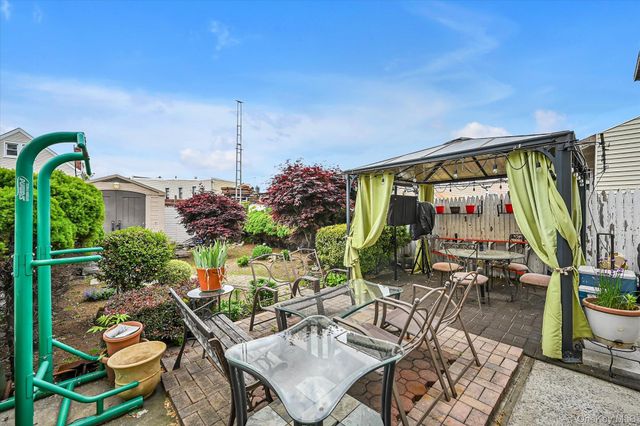 6033 80th Avenue, Glendale, NY 11385
