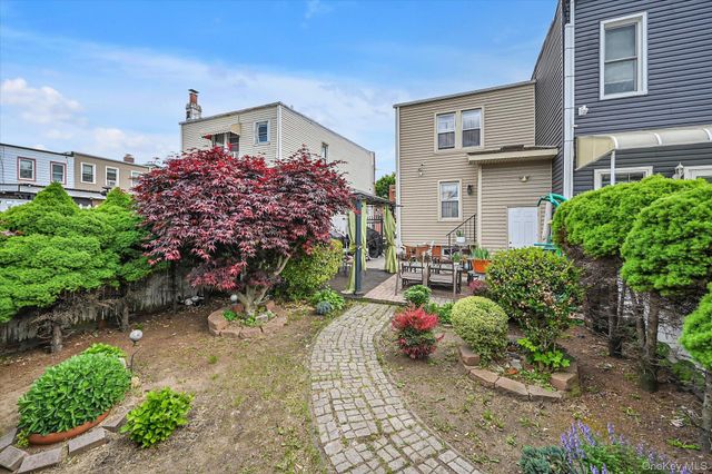 6033 80th Avenue, Glendale, NY 11385