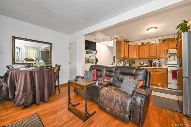 6033 80th Avenue, Glendale, NY 11385
