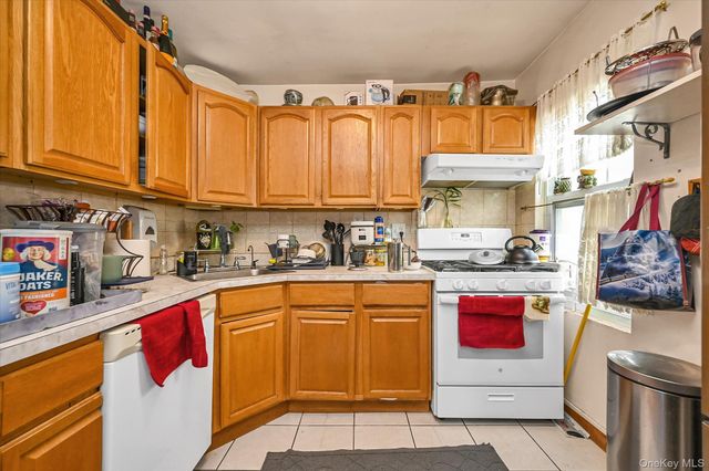 6033 80th Avenue, Glendale, NY 11385