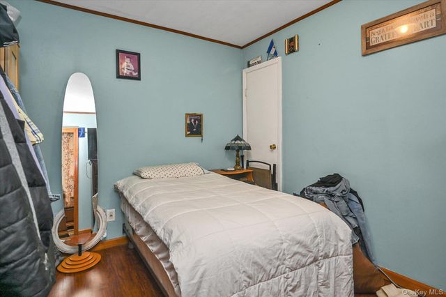 6033 80th Avenue, Glendale, NY 11385