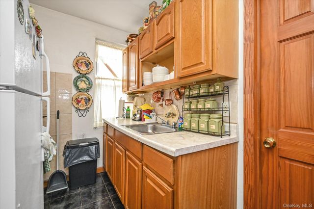 6033 80th Avenue, Glendale, NY 11385